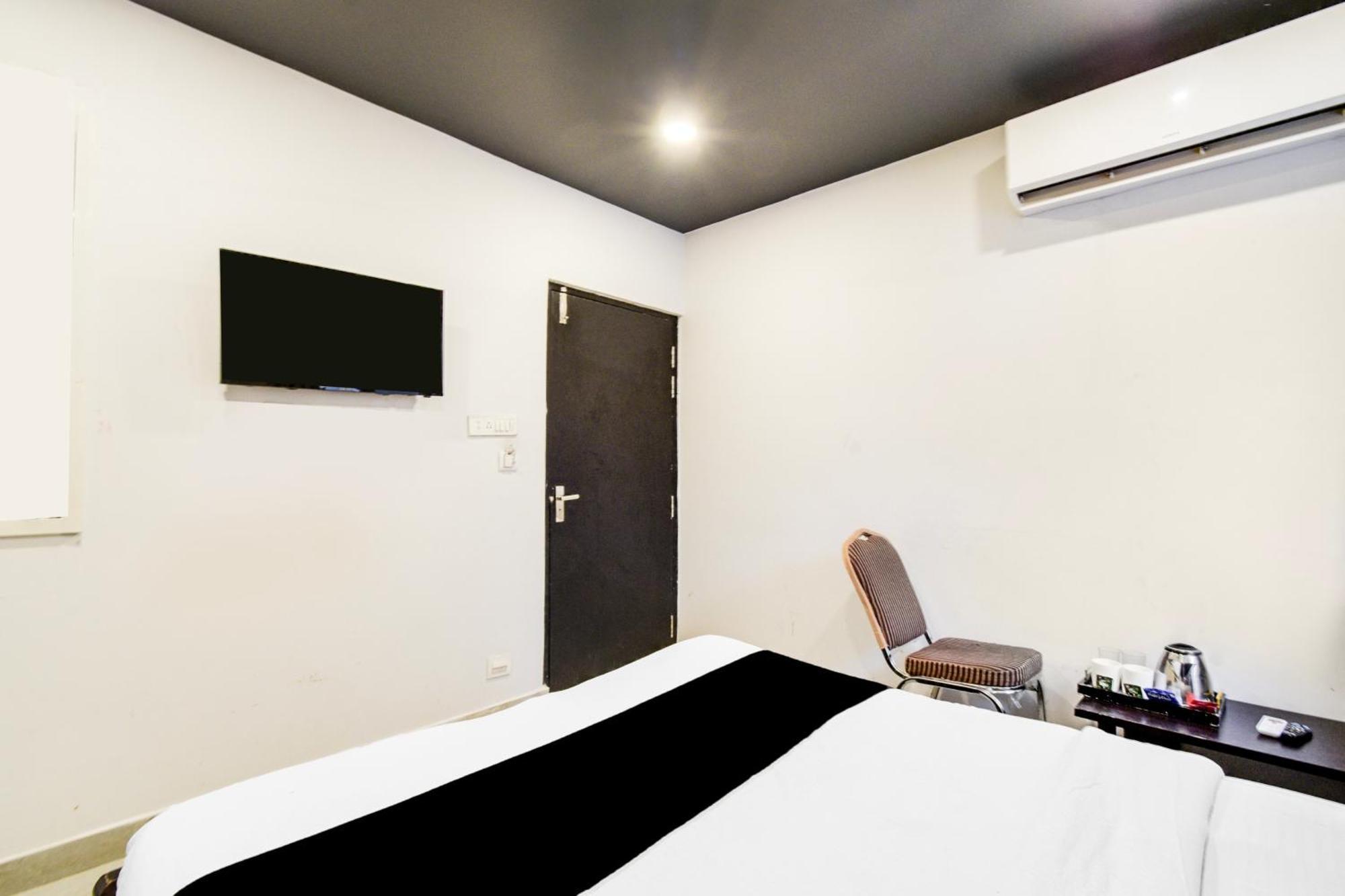 Готель Super Townhouse Alwal Road Trimulgherry Екстер'єр фото